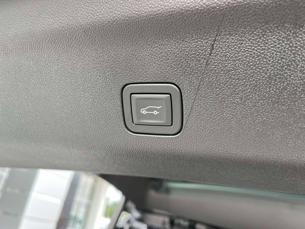 New 2026 GMC Yukon Denali w/ Sun & Power Step Package AWD/4WD image 19