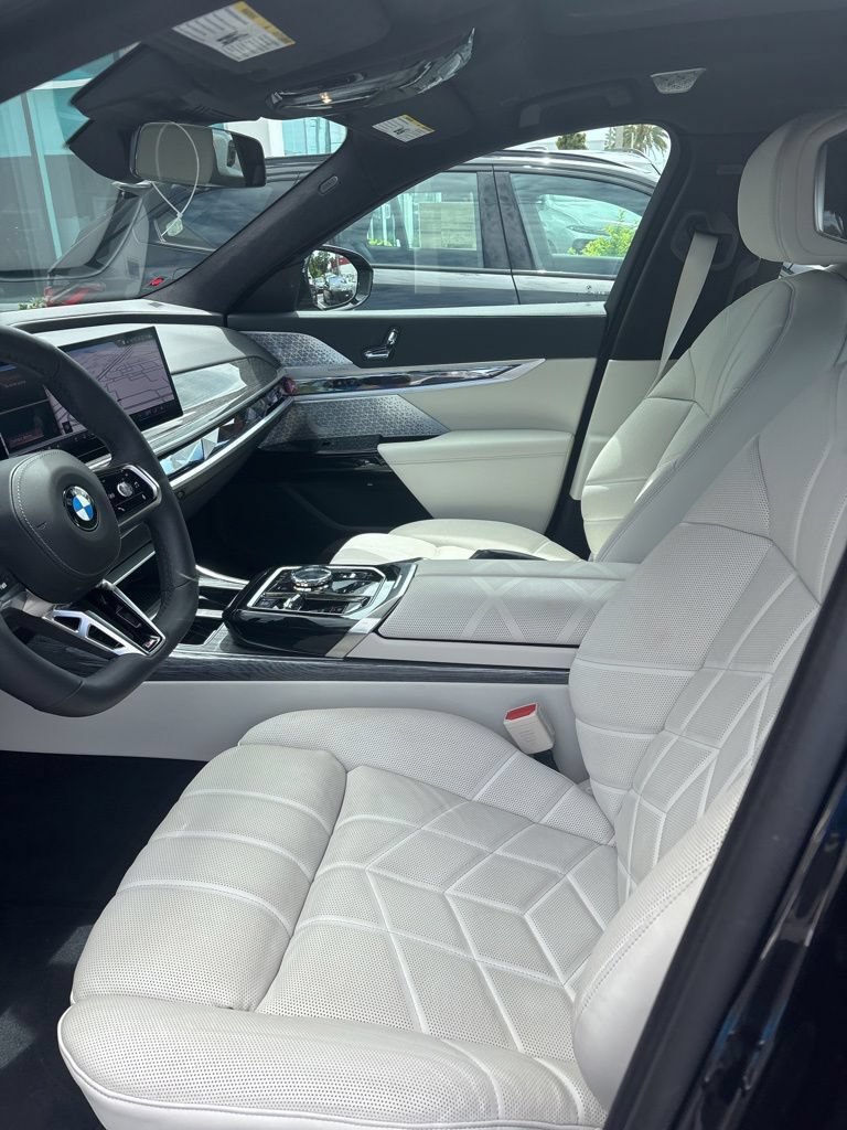 Used 2024 BMW 740i w/ Executive Package RWD image 4