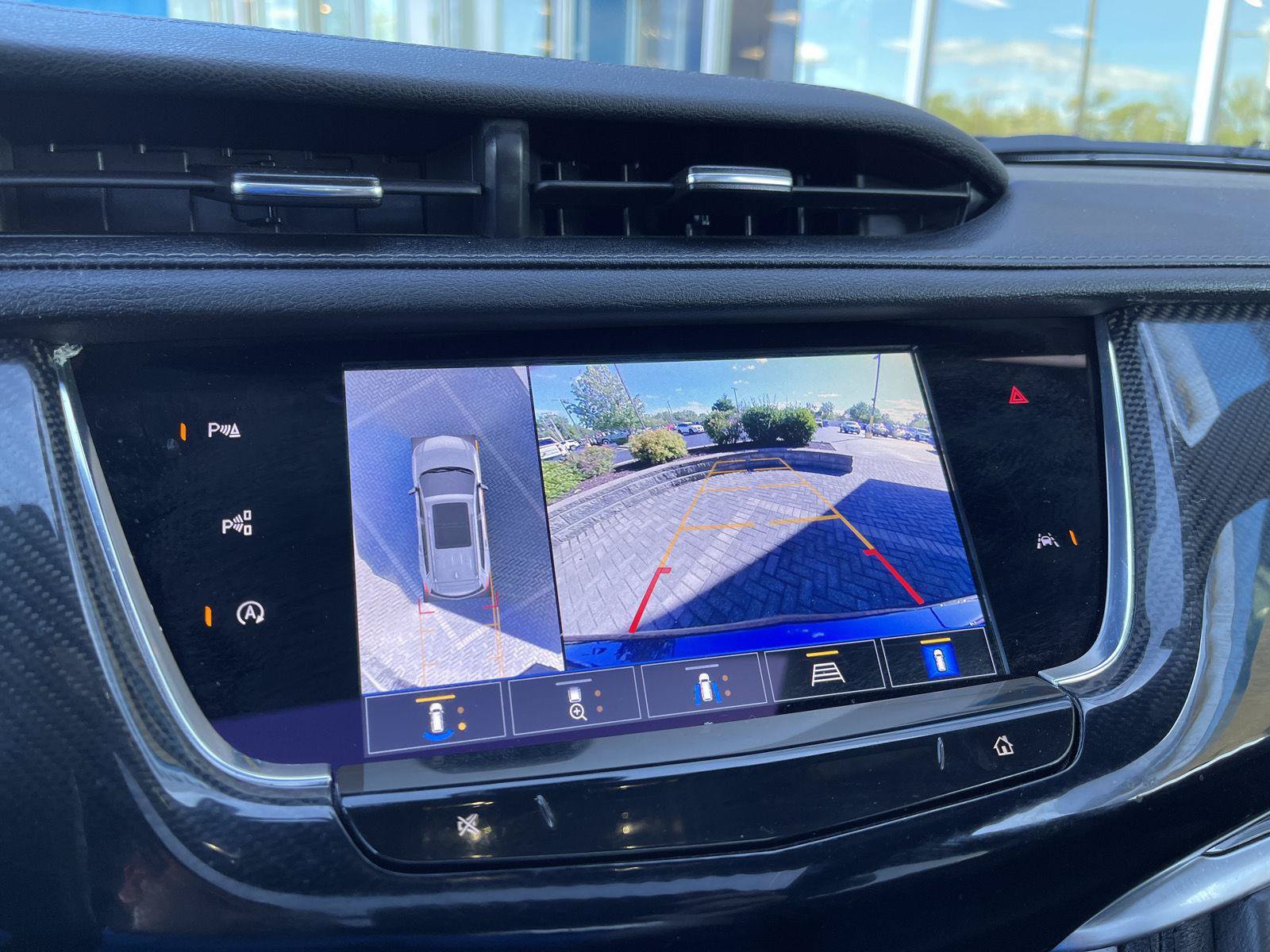 Used 2024 Cadillac XT6 Sport w/ Technology Package AWD/4WD image 32