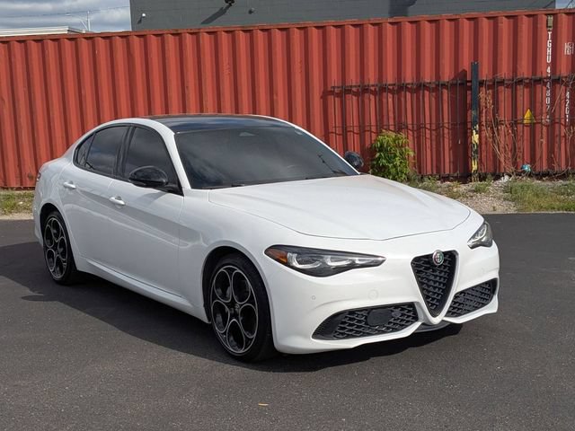Used 2025 Alfa Romeo Giulia AWD image 8