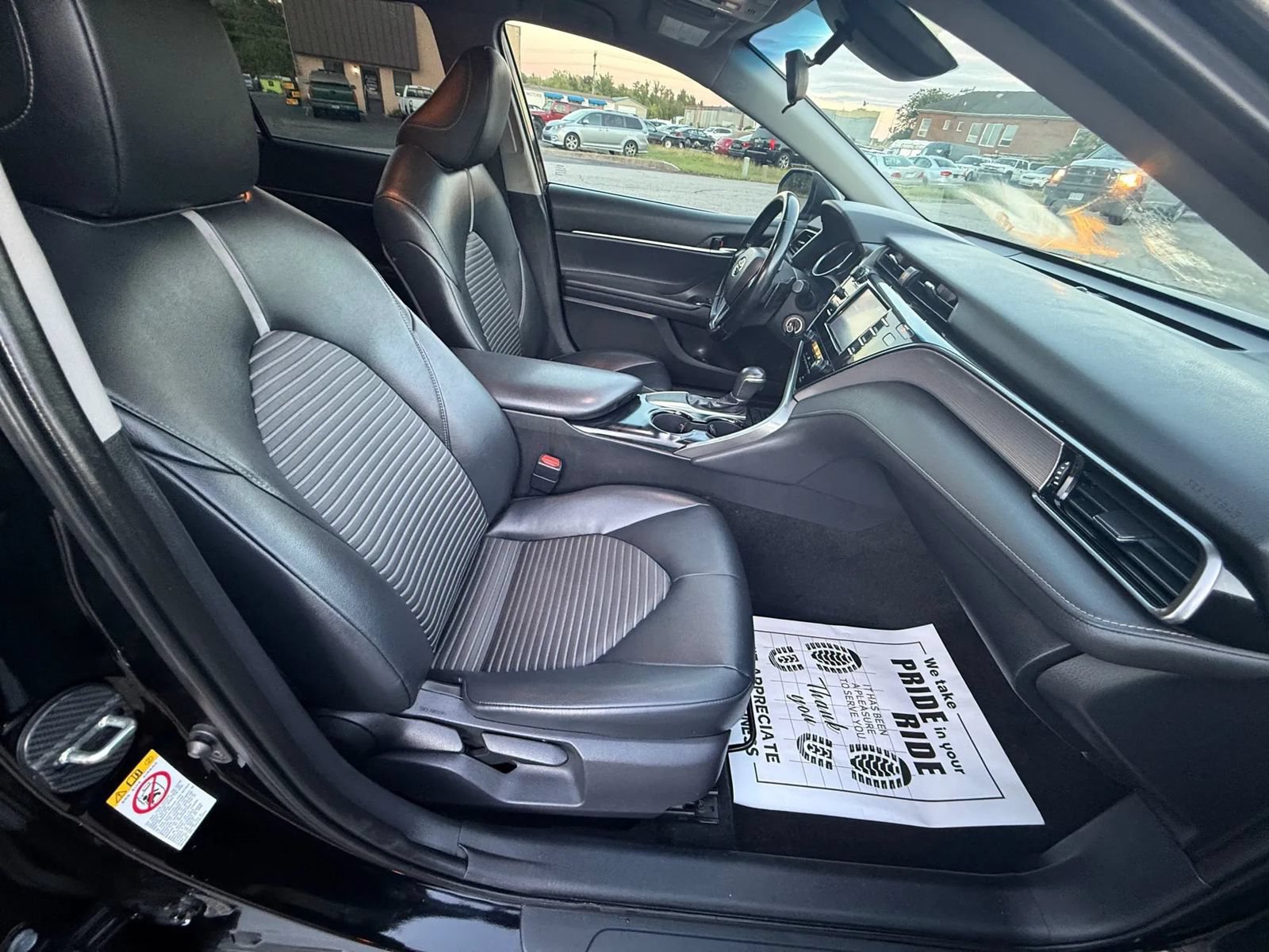 Used 2019 Toyota Camry SE FWD image 11