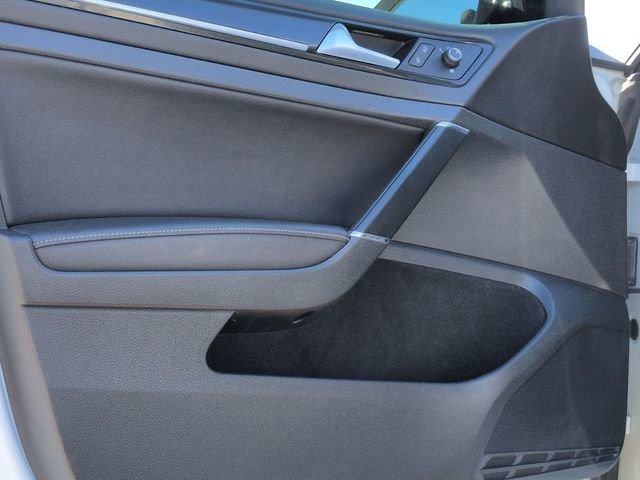 Used 2017 Volkswagen Golf 4-Door image 14