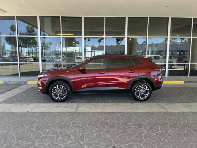 Used 2025 Chevrolet Trax LT w/ LT Convenience Package image 2