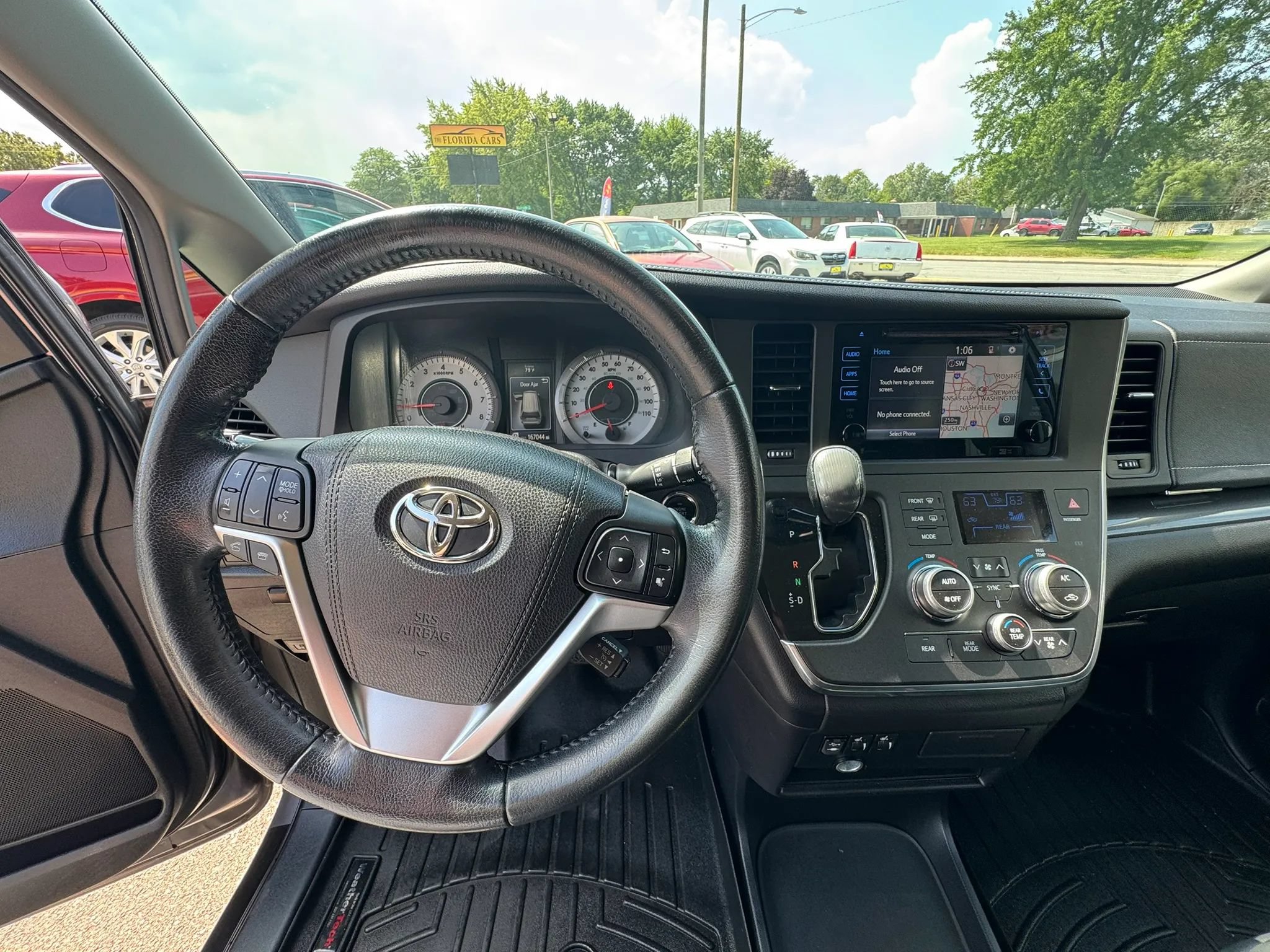Used 2015 Toyota Sienna SE w/ SE Preferred Package FWD image 17