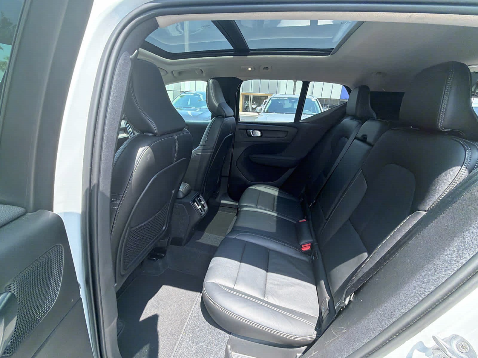 Used 2024 Volvo XC40 B5 Core AWD/4WD image 24