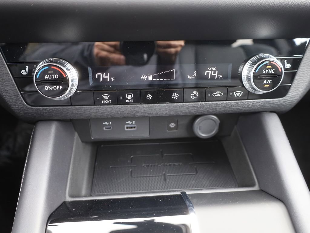 New 2025 Mitsubishi Outlander SE image 30