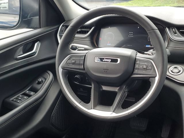 Used 2023 Jeep Grand Cherokee Laredo w/ Luxury Tech Group I AWD/4WD image 24