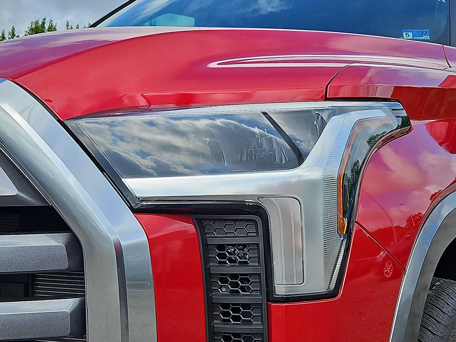 Used 2025 Toyota Tundra Limited AWD/4WD image 9