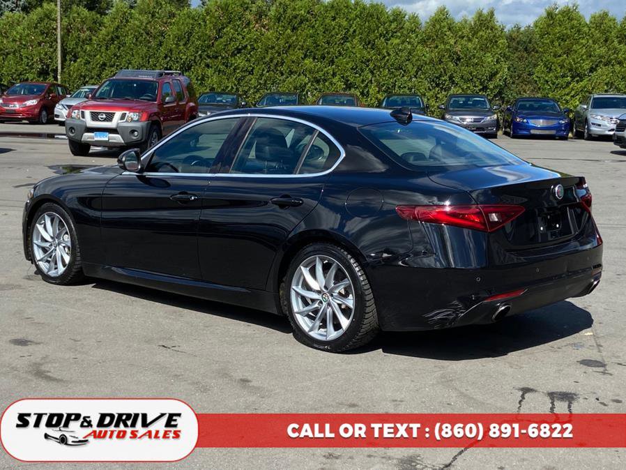 Used 2018 Alfa Romeo Giulia image 3