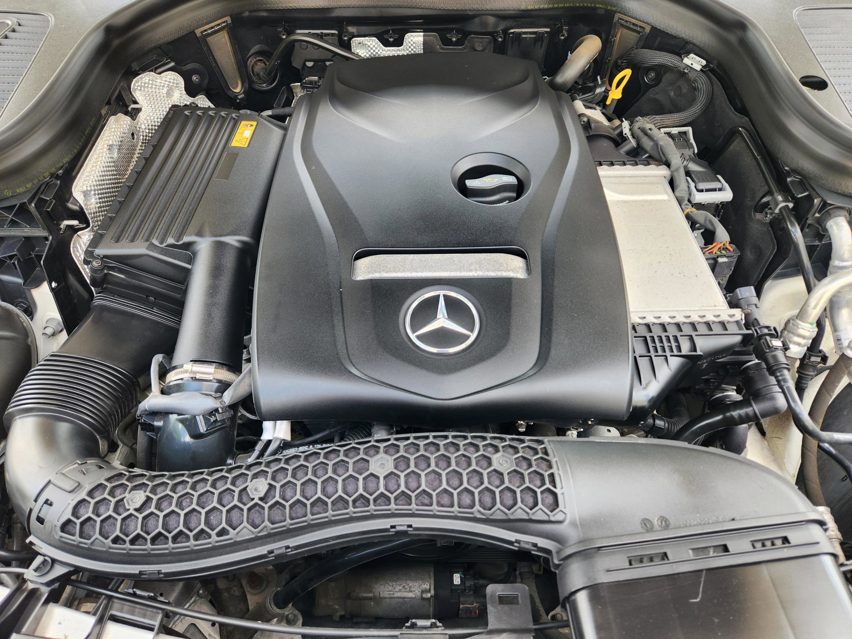 Used 2018 Mercedes-Benz GLC 300 4MATIC image 23