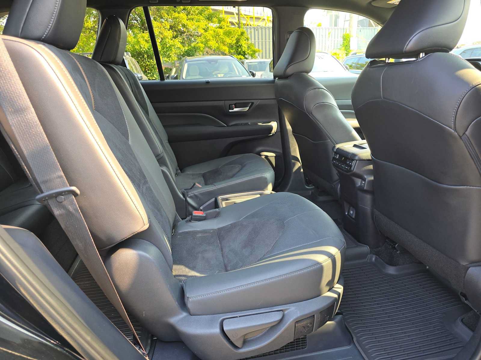 Used 2025 Toyota Grand Highlander AWD Hybrid image 12