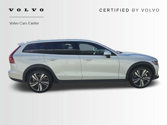 Certified 2025 Volvo V60 B5 Cross Country Plus image 11