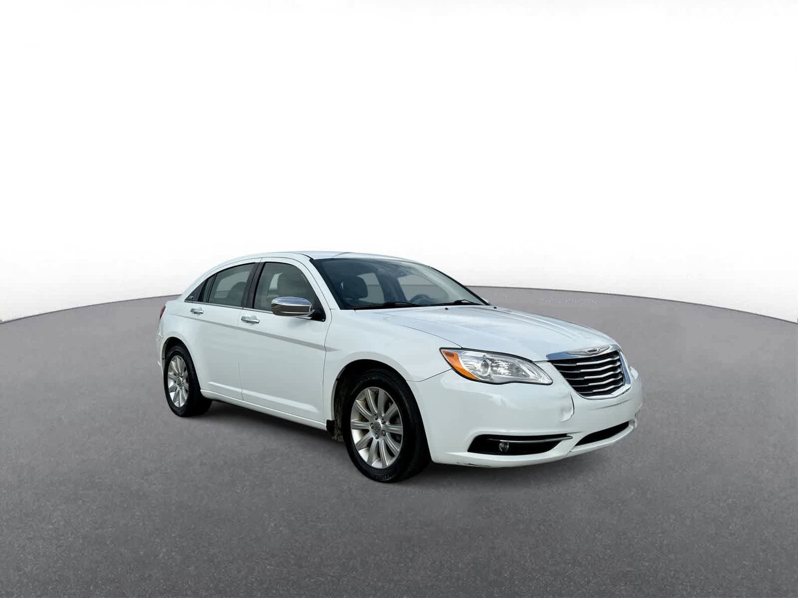 Used 2013 Chrysler 200 Limited image 2