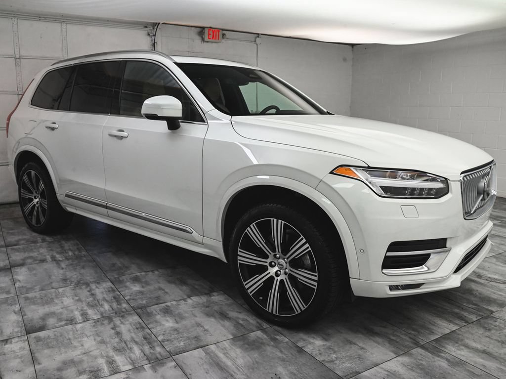Used 2025 Volvo XC90 B5 Ultra w/ Protection Package Premier AWD/4WD image 3