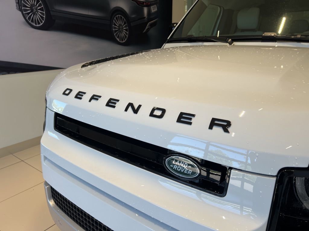 New 2024 Land Rover Defender 110 SE AWD/4WD image 8