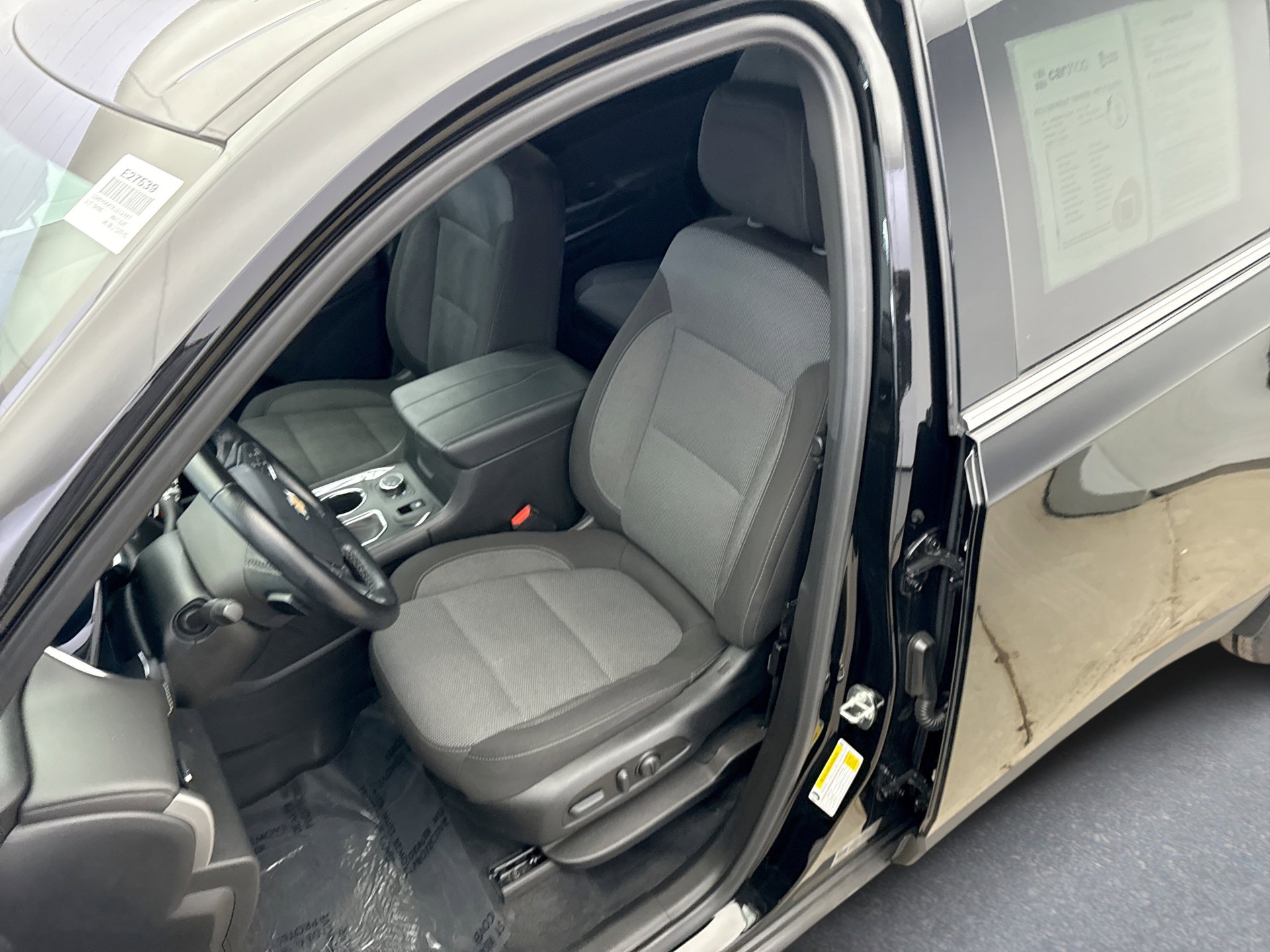 Used 2023 Chevrolet Traverse LT image 11