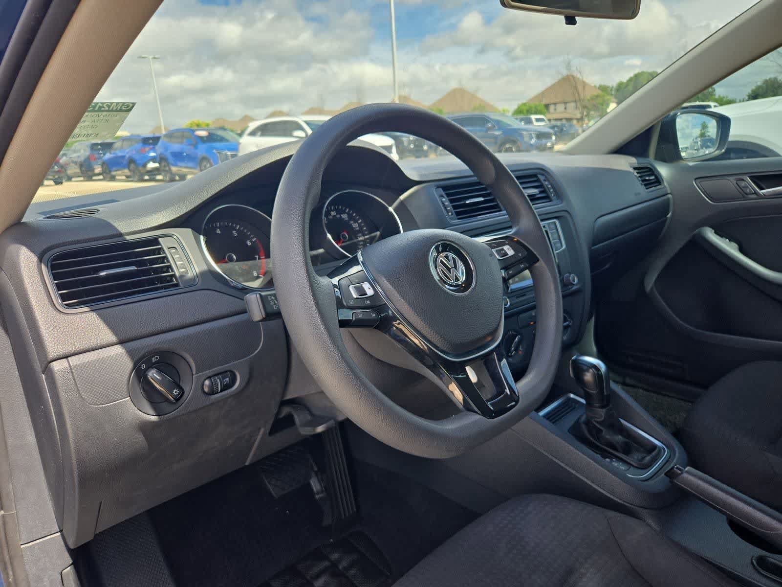 Used 2016 Volkswagen Jetta S FWD image 2