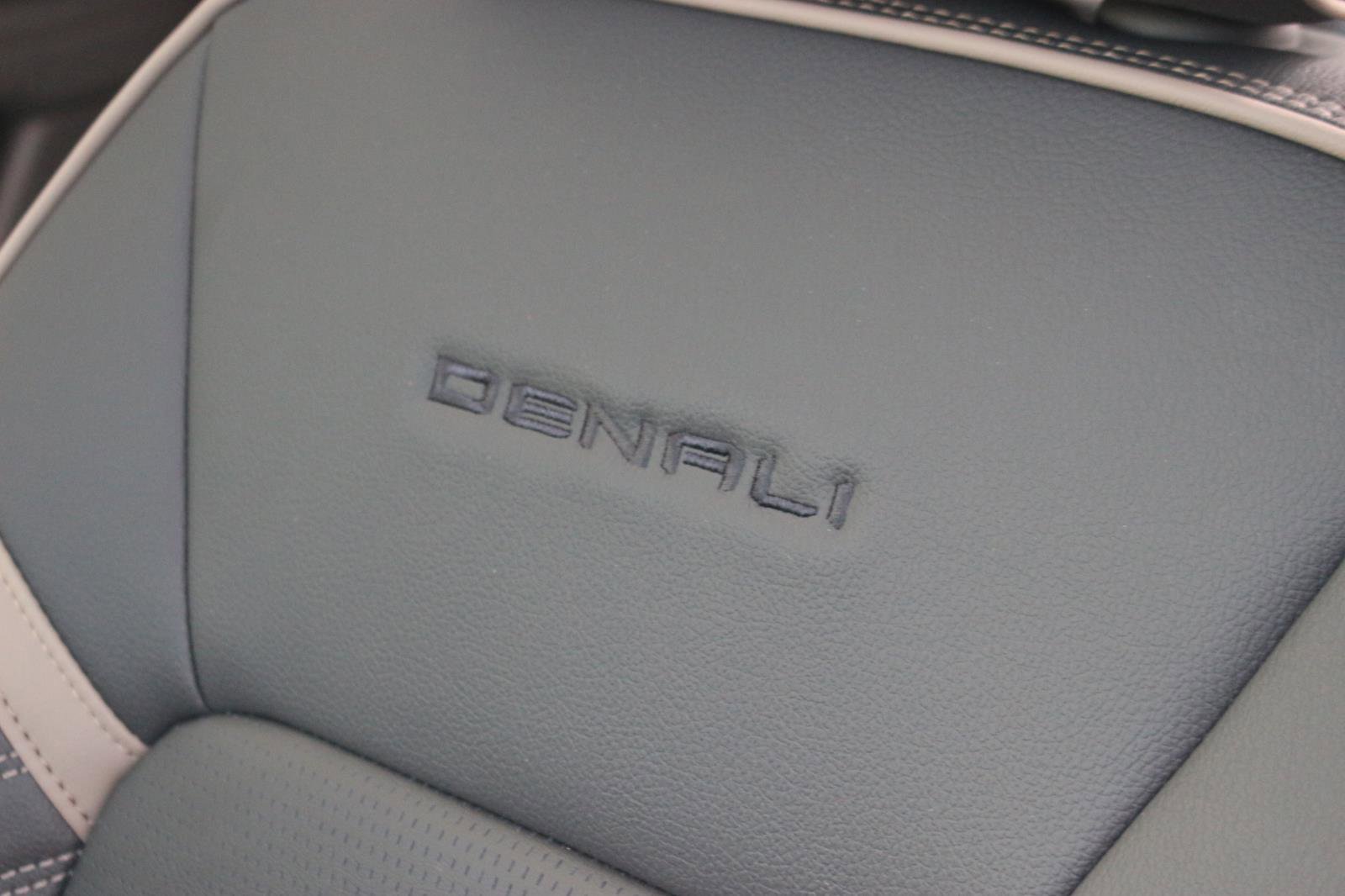 New 2026 GMC Canyon Denali image 14
