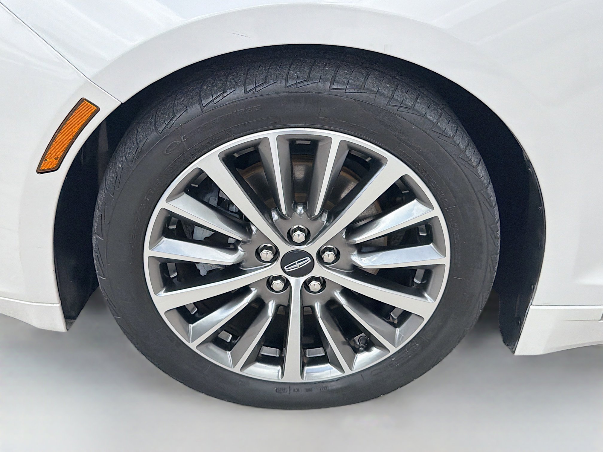 Used 2020 Lincoln MKZ FWD image 35