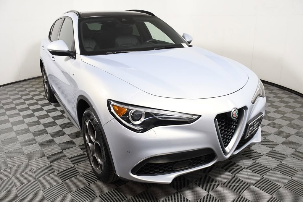 Used 2022 Alfa Romeo Stelvio Ti image 9