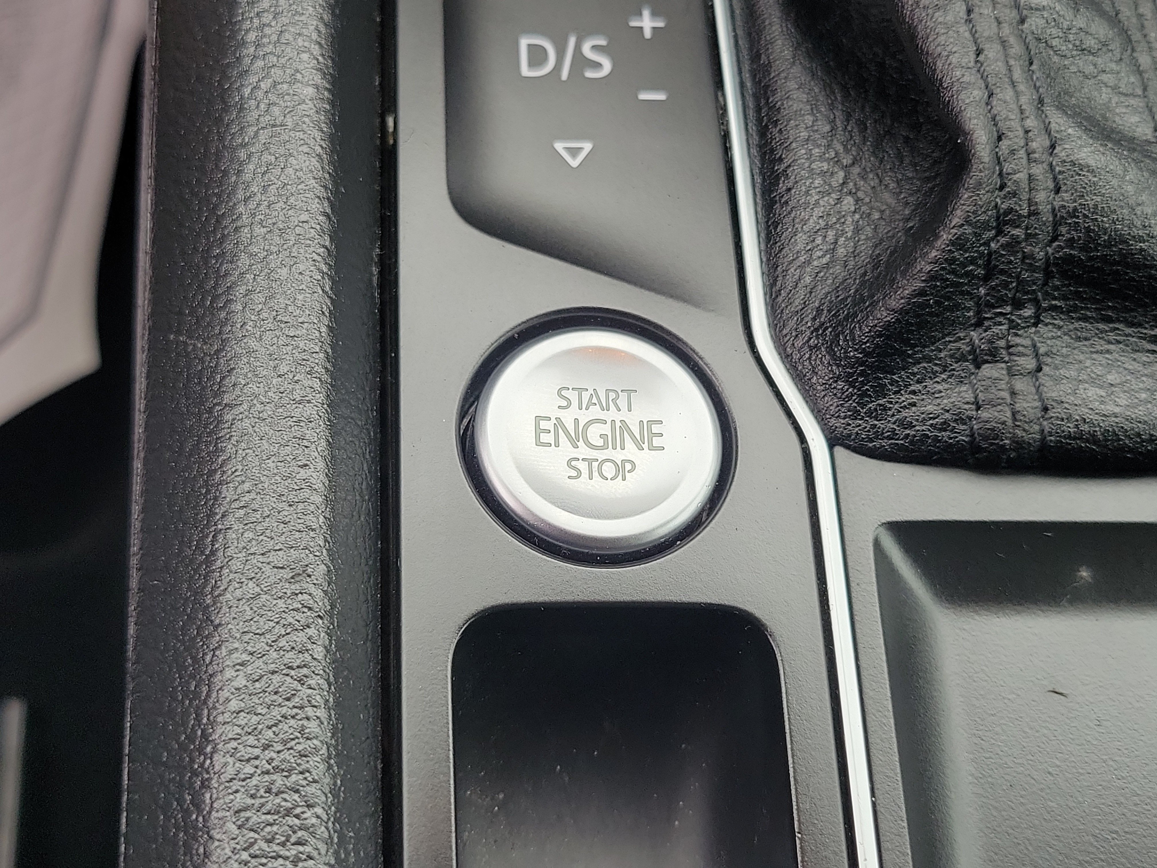 Used 2018 Volkswagen Atlas SE FWD image 16