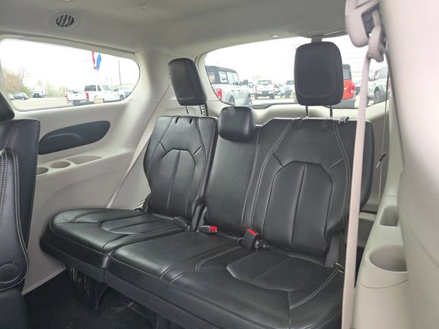 Used 2024 Chrysler Pacifica Select image 13