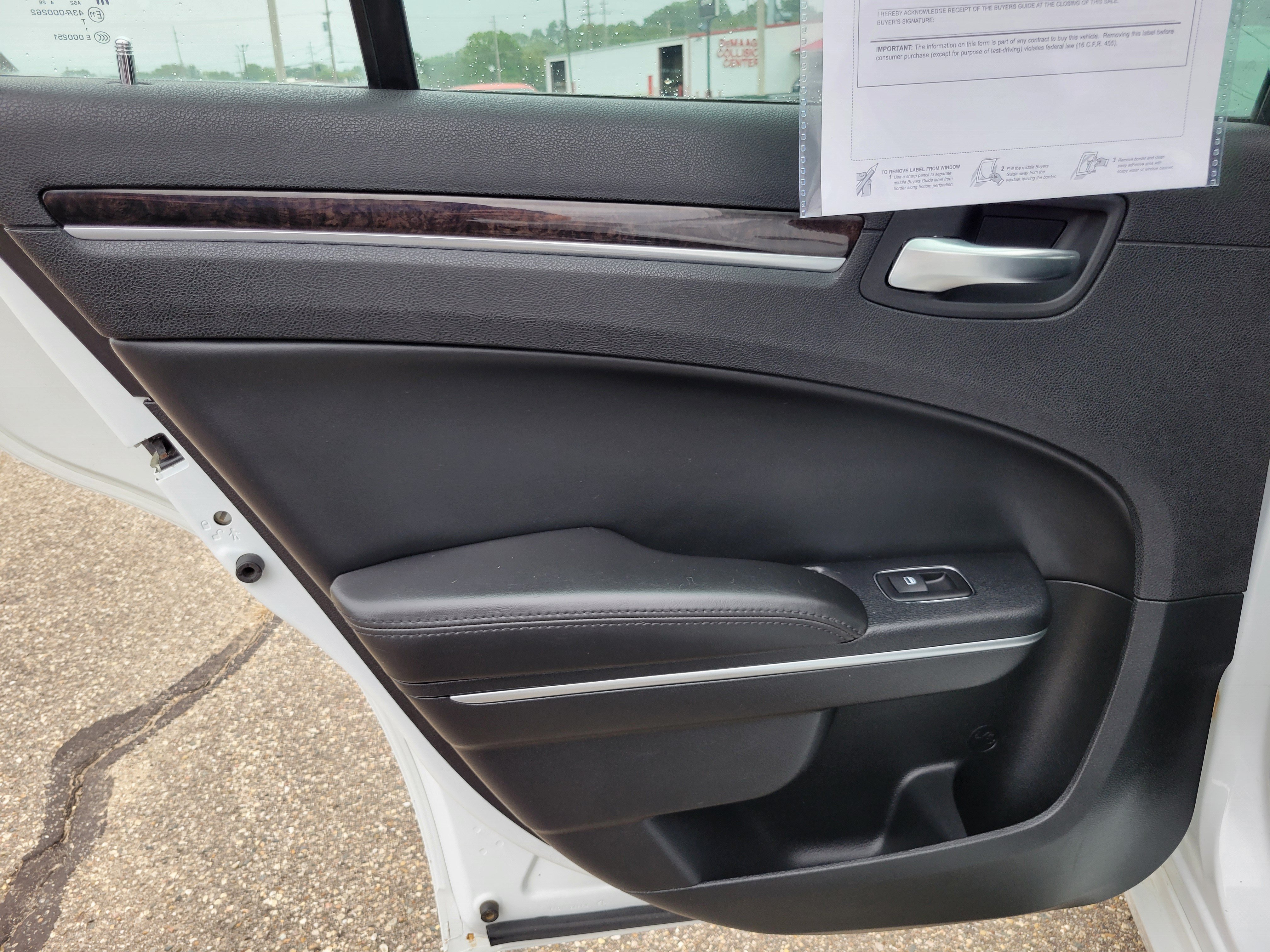 Used 2014 Chrysler 300 C RWD image 19