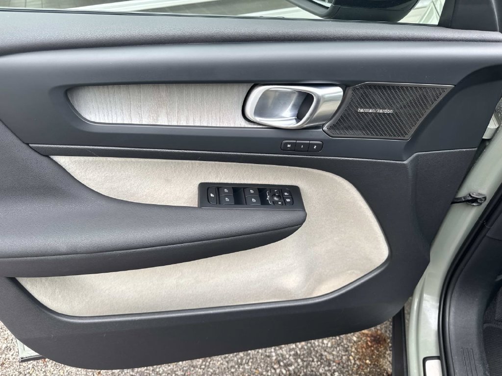 Used 2023 Volvo XC40 B5 Ultimate w/ Climate Package AWD/4WD image 18