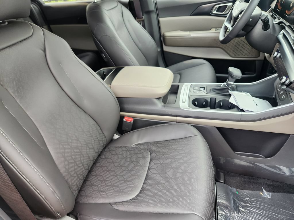 New 2027 Kia Carnival FWD image 13