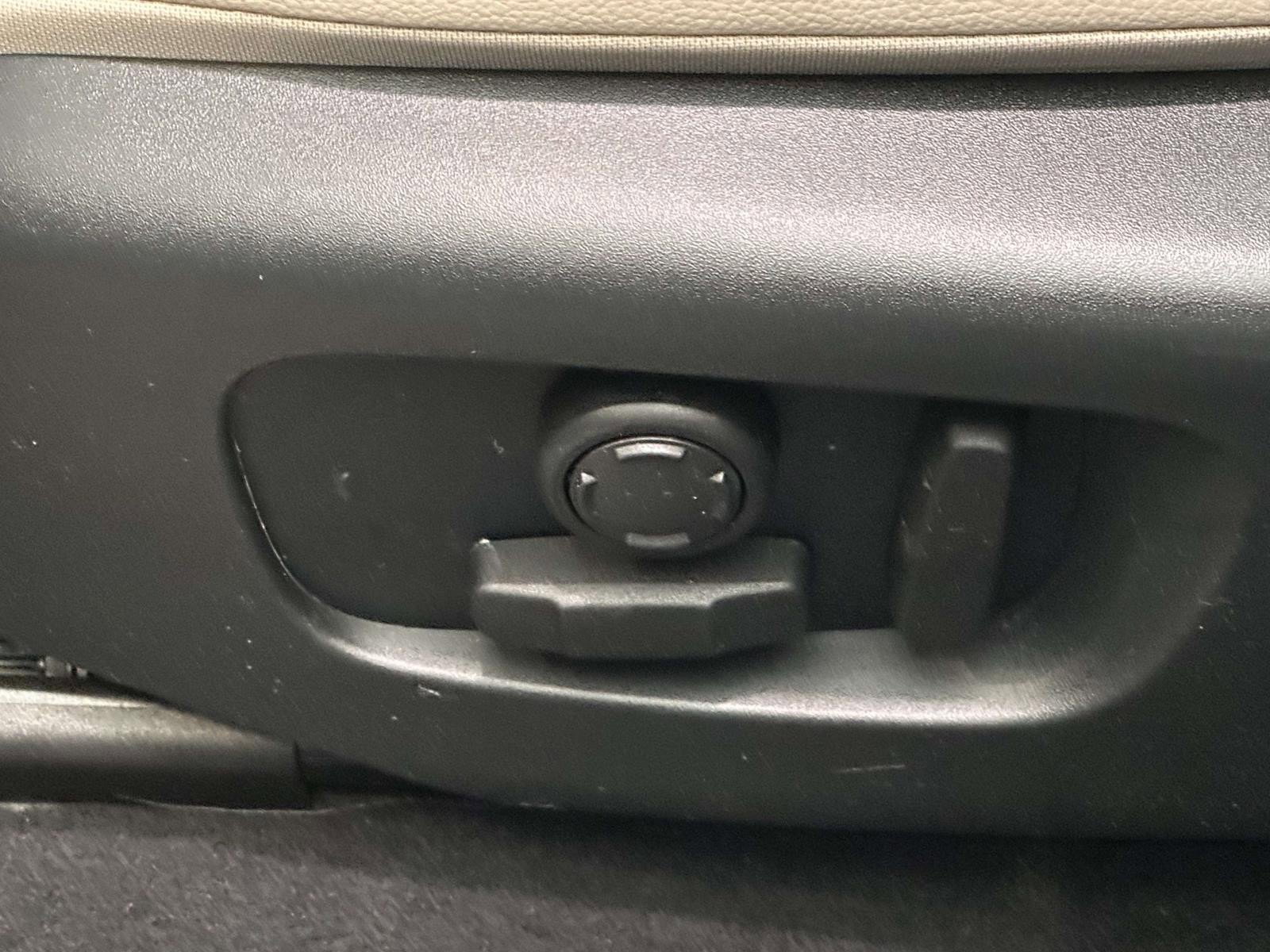 Used 2023 Land Rover Range Rover Velar S AWD/4WD image 14