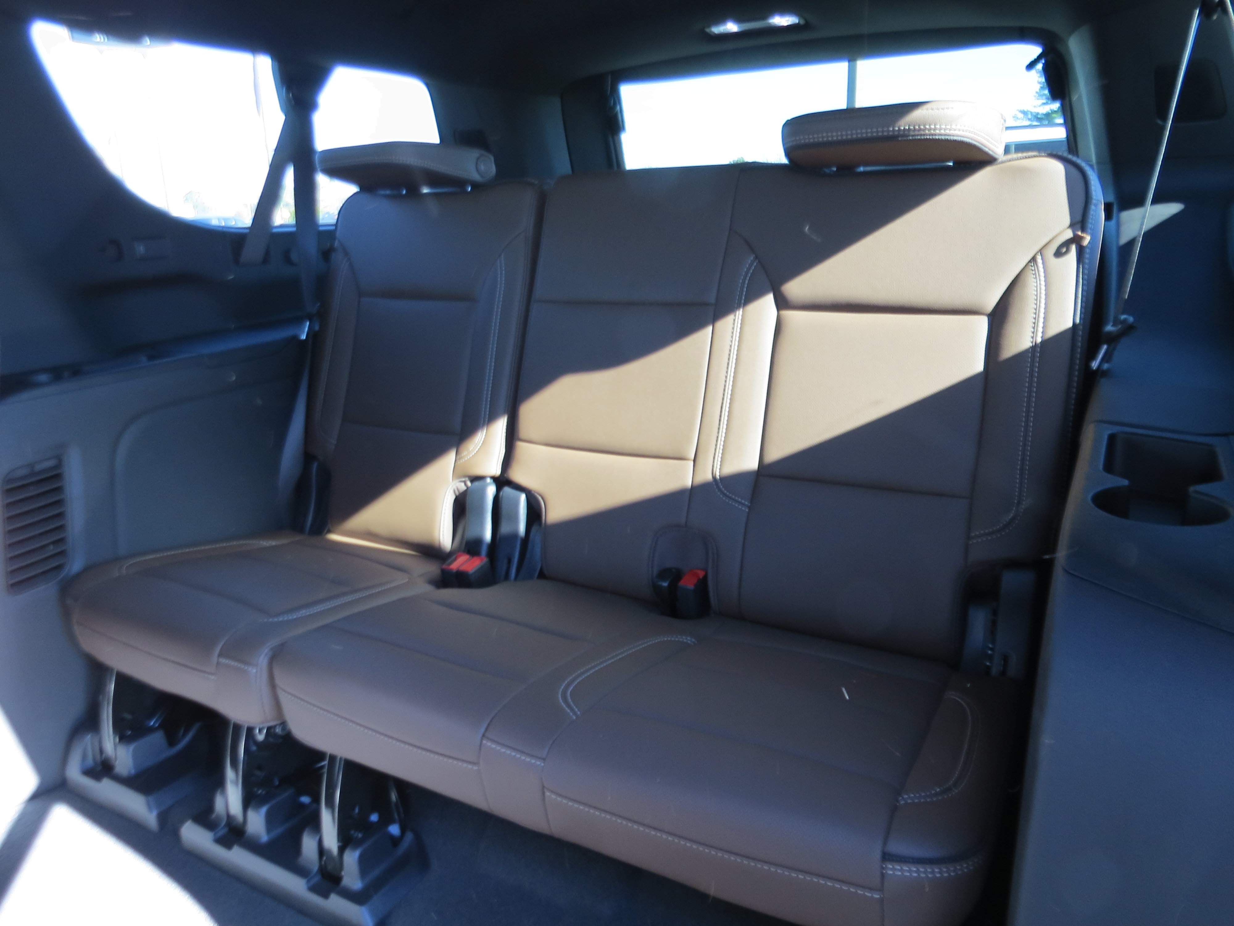 Used 2025 Chevrolet Suburban High Country AWD/4WD image 14