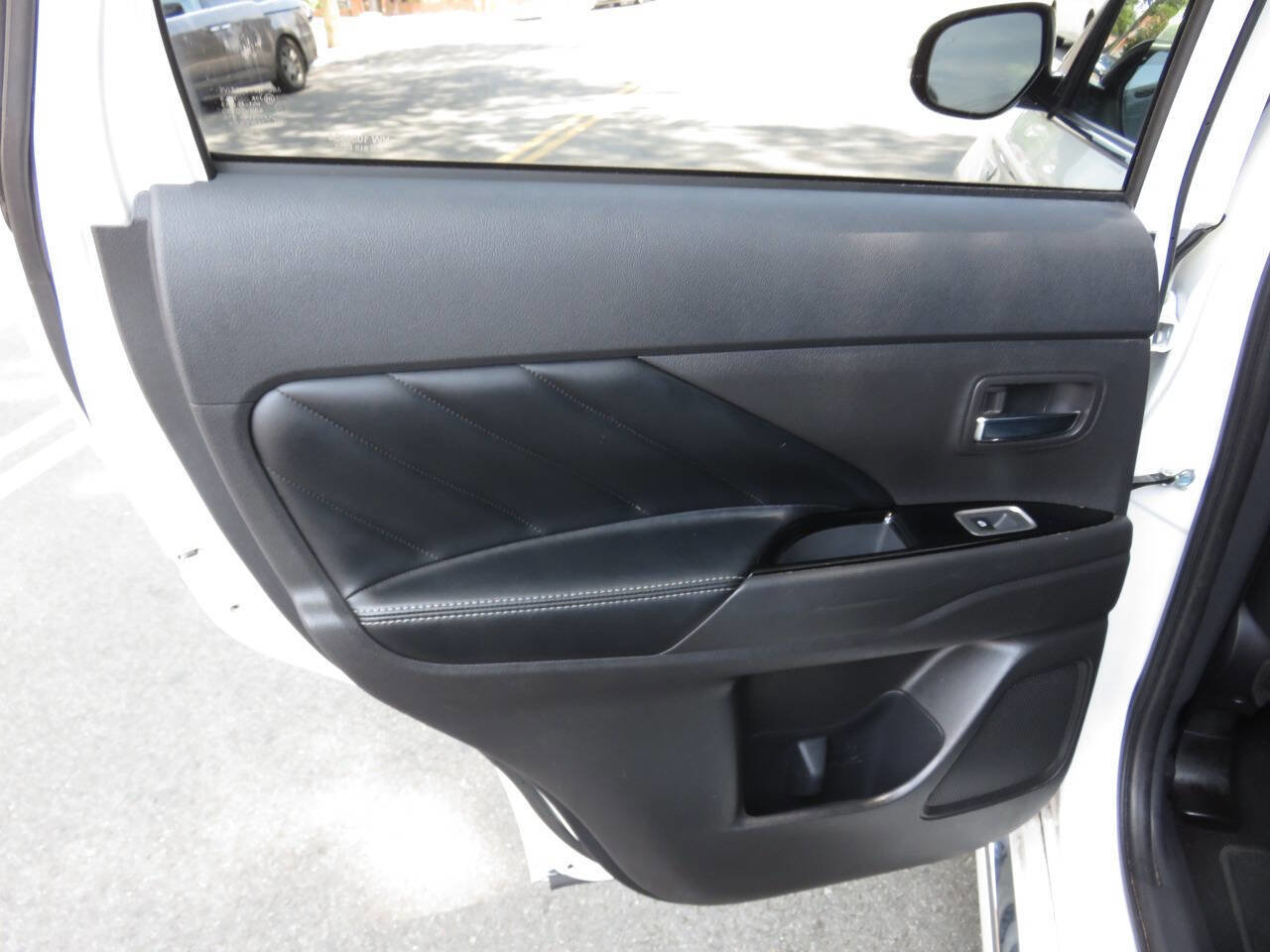 Used 2020 Mitsubishi Outlander SEL image 27