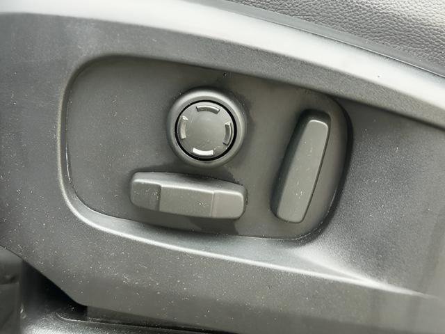 Used 2021 Land Rover Defender 110 X-Dynamic SE image 12