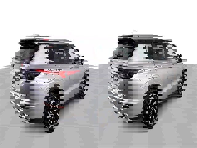 Used 2024 Mitsubishi Outlander SE image 8