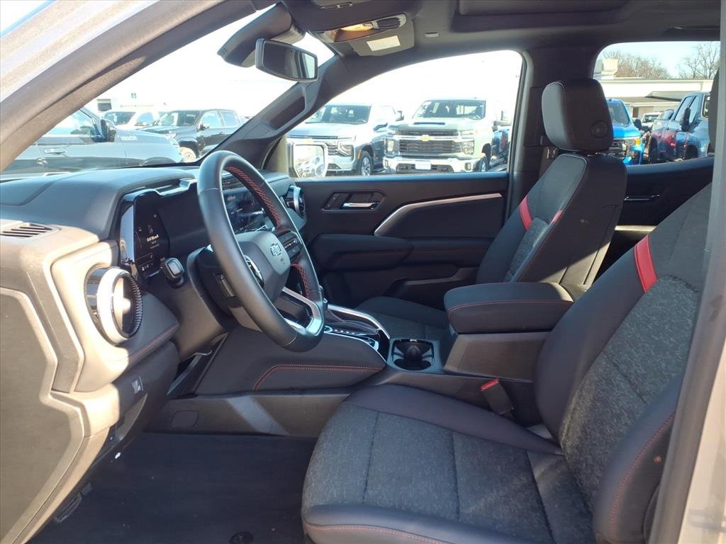 Used 2025 Chevrolet Colorado Z71 w/ Technology Package image 11