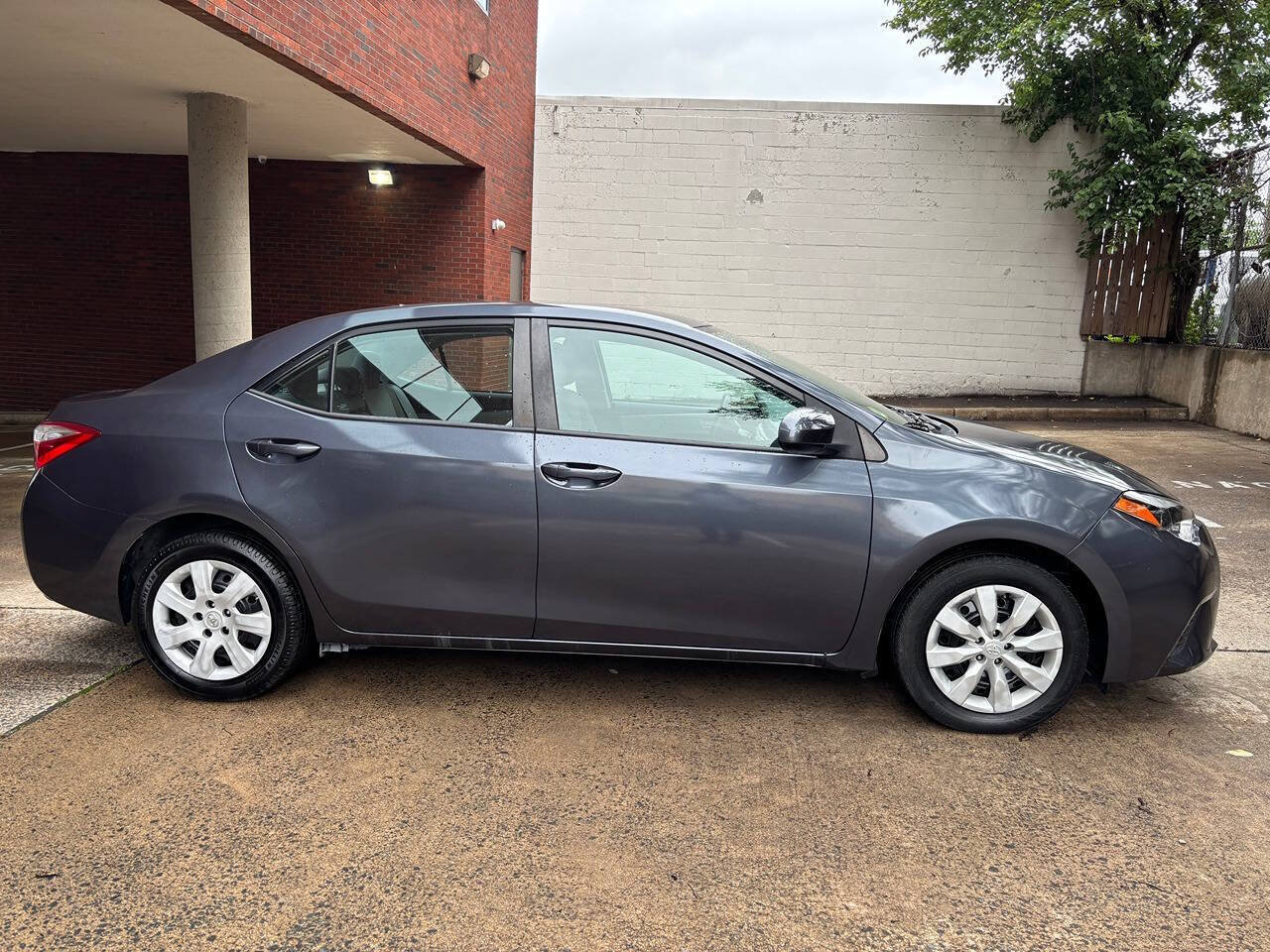 Used 2015 Toyota Corolla LE FWD image 4