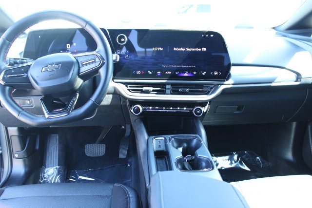 Used 2025 Chevrolet Equinox EV RS FWD image 13