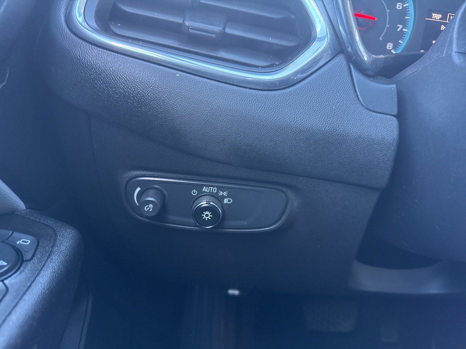 Used 2020 Chevrolet Equinox LS image 35