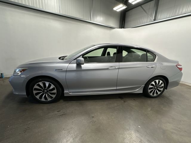 Used 2017 Honda Accord Touring image 2