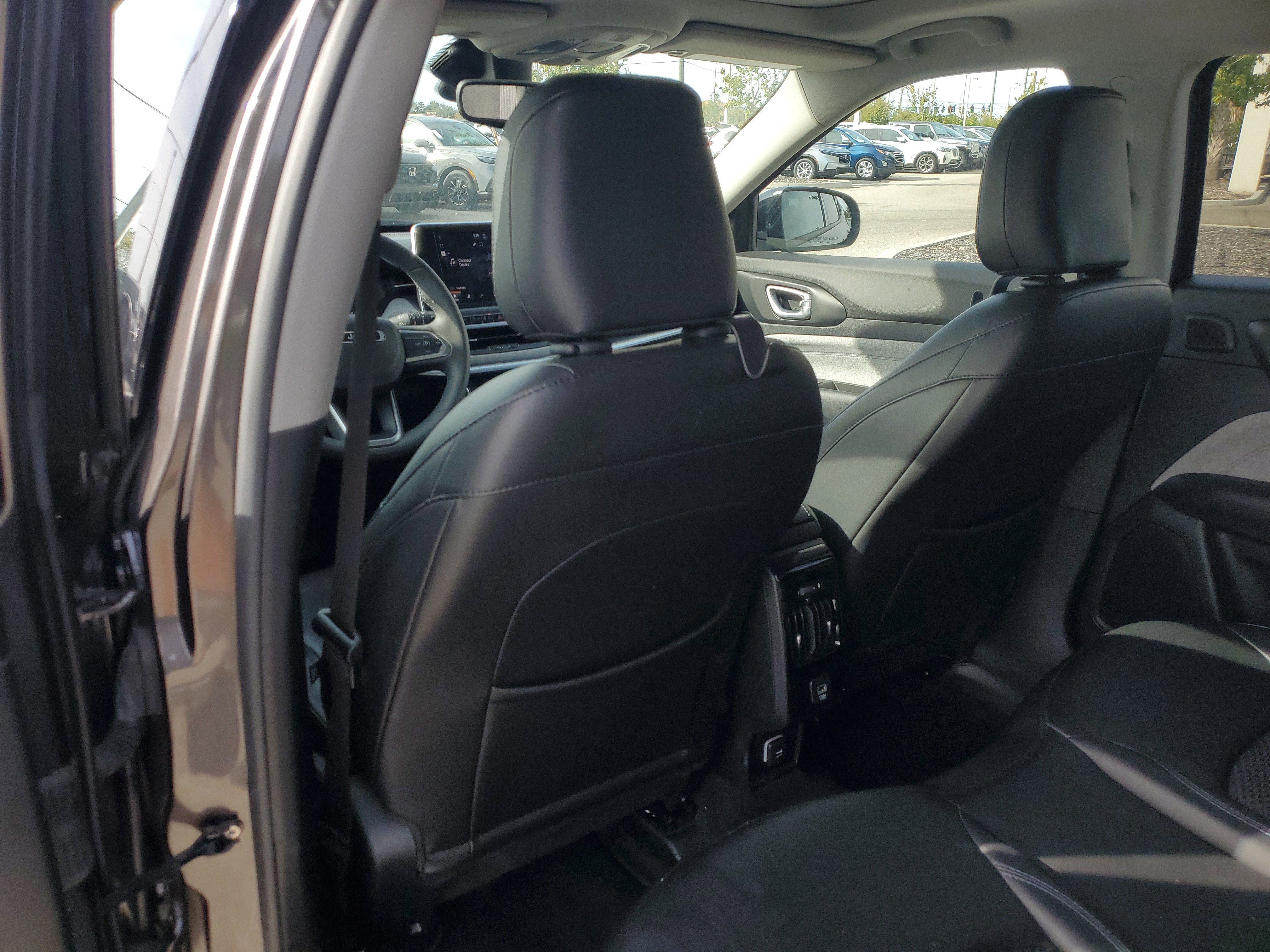 Used 2022 Jeep Compass Latitude w/ Sun and Sound Group image 17