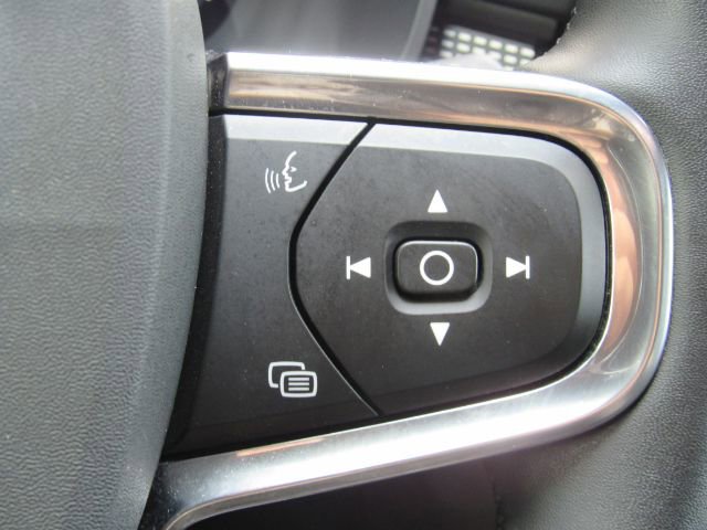 Used 2022 Volvo XC40 P8 Recharge Plus image 37