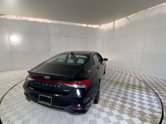 Used 2023 Hyundai Elantra Limited w/ Preferred Accessory Package image 17