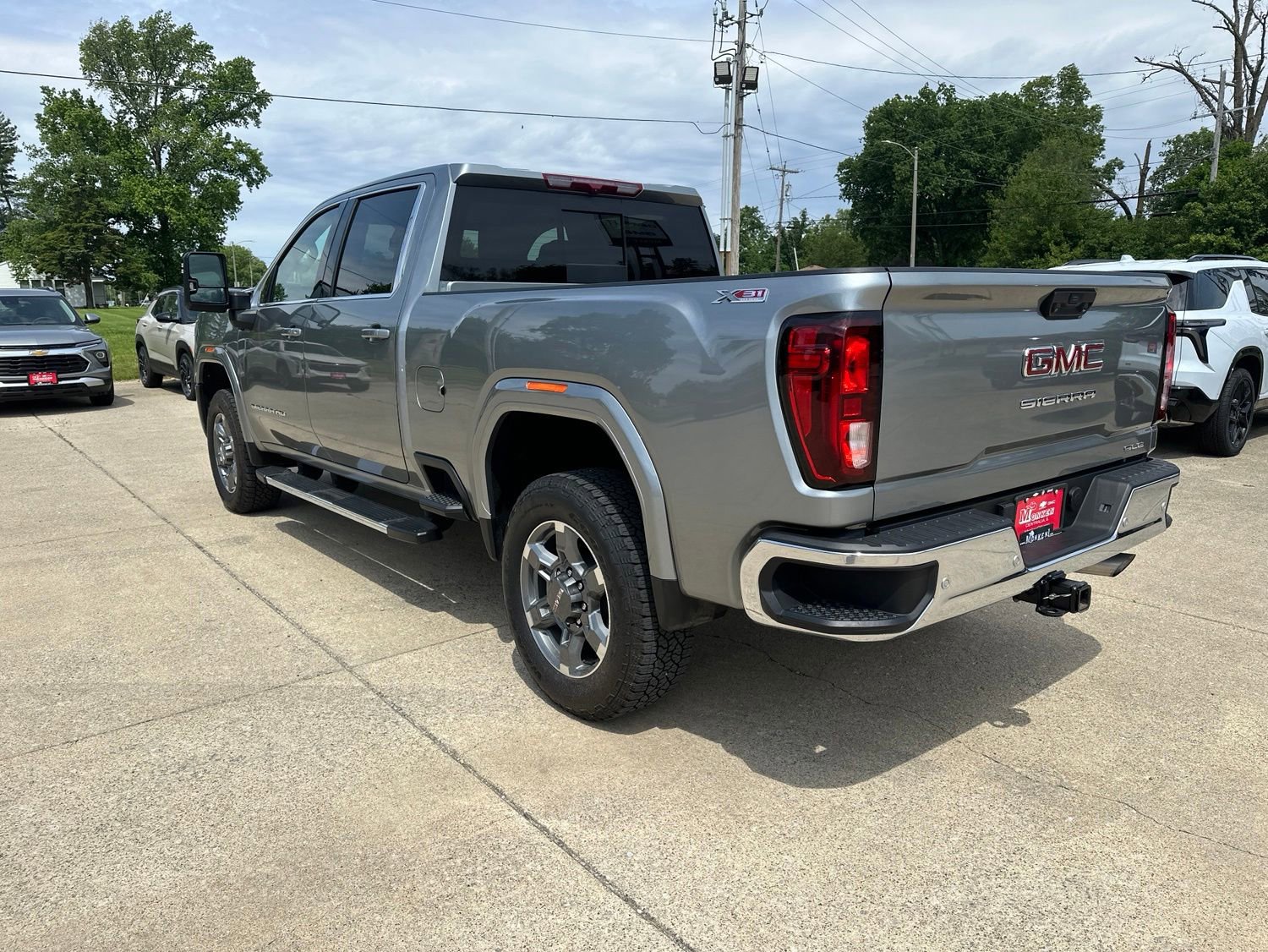 Used 2025 GMC Sierra 2500 SLE w/ SLE Value Package; AWD/4WD image 5