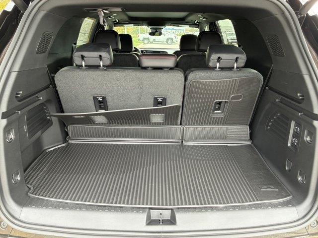 New 2027 Chevrolet Traverse RS w/ LPO, Floor Liner Package AWD/4WD image 16