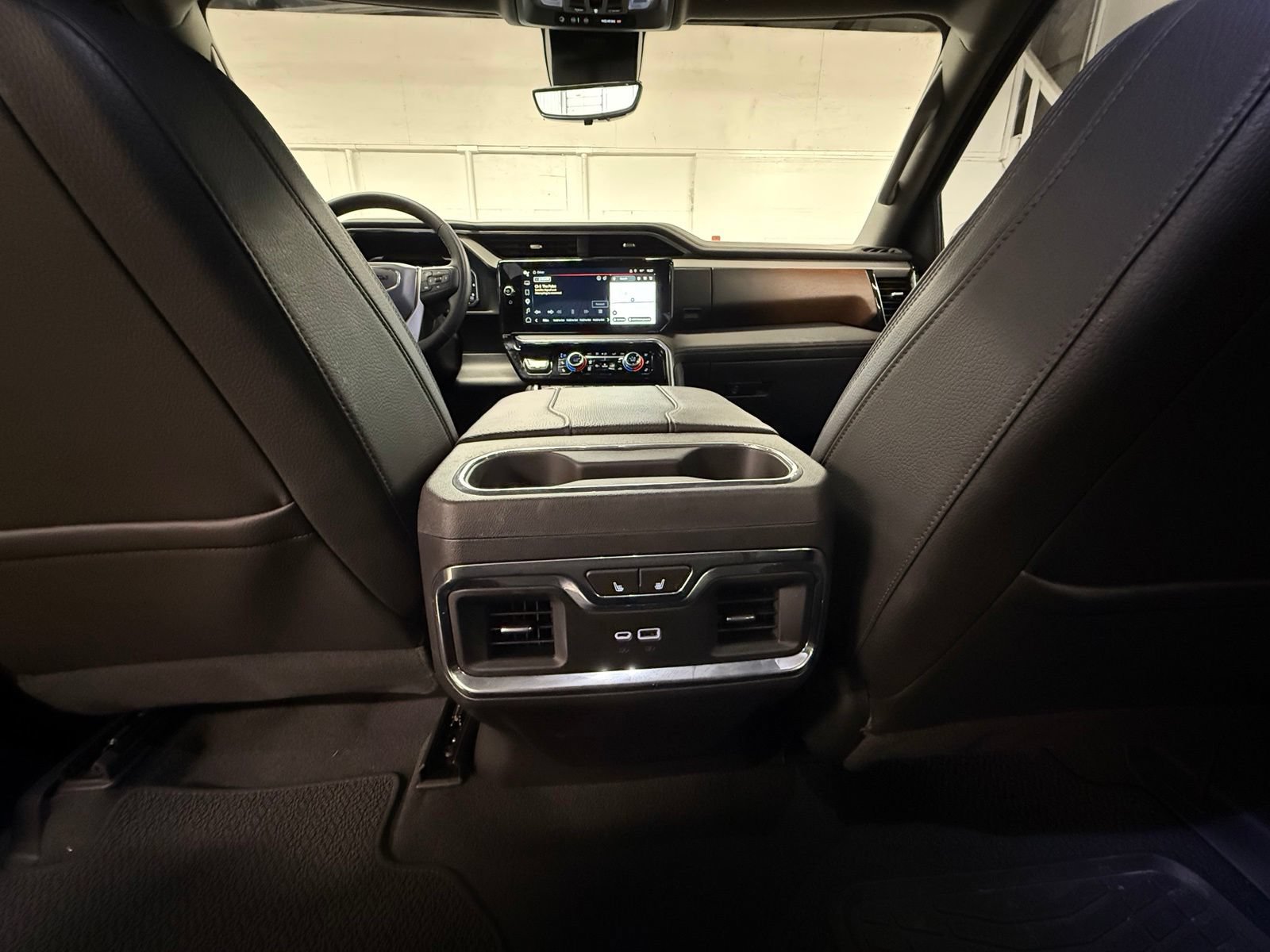 Used 2024 GMC Sierra 1500 Denali w/ Denali Reserve Package AWD/4WD image 17