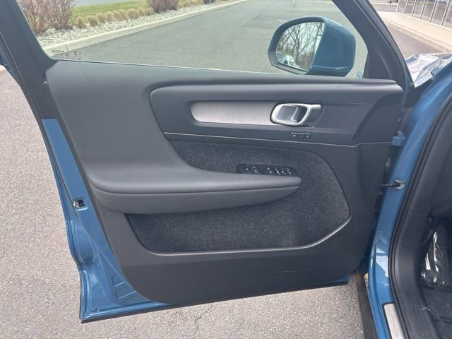 Certified 2025 Volvo XC40 B5 Plus image 18