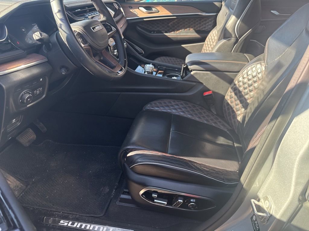 Used 2023 Jeep Grand Cherokee Summit w/ Luxury Tech Group V image 5