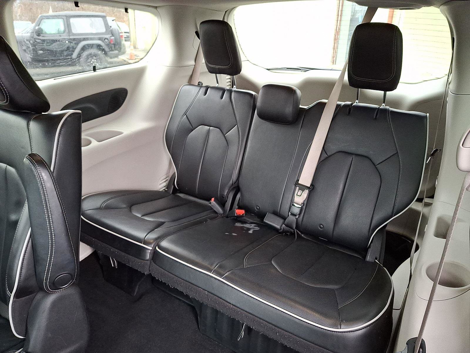 Certified 2021 Chrysler Pacifica Limited image 11