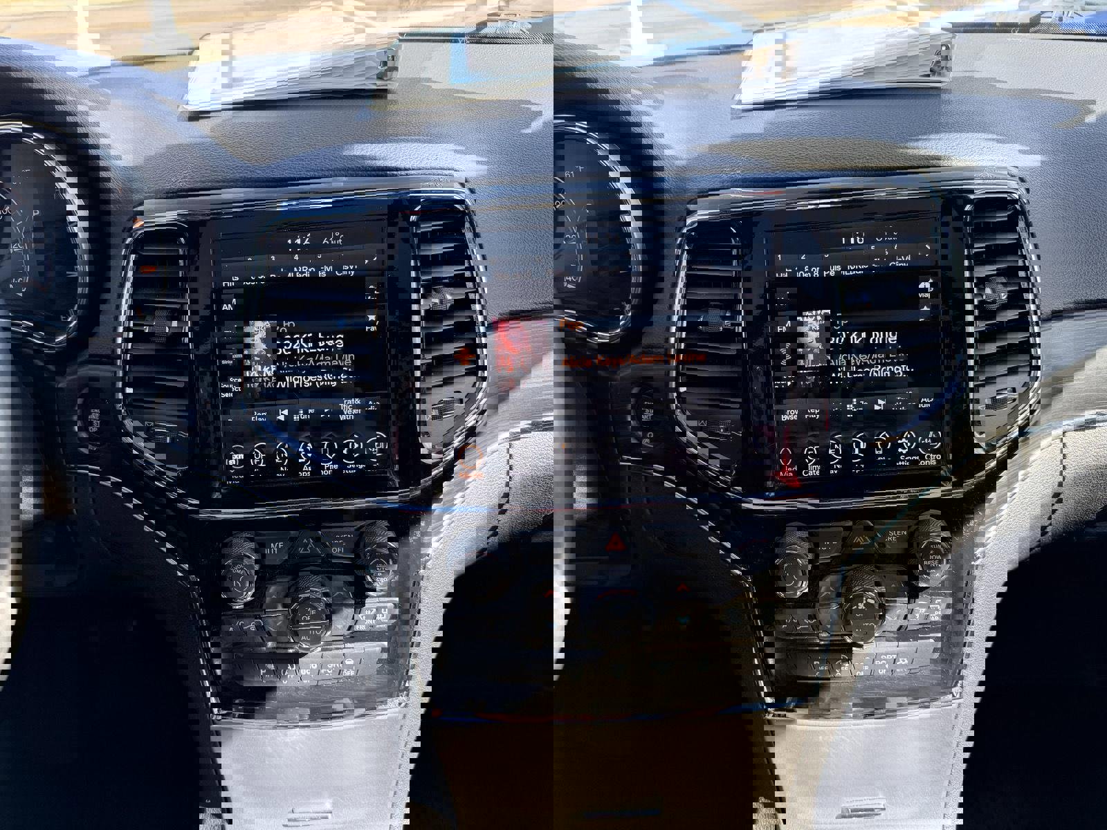 Used 2021 Jeep Grand Cherokee Limited w/ Luxury Group II image 26