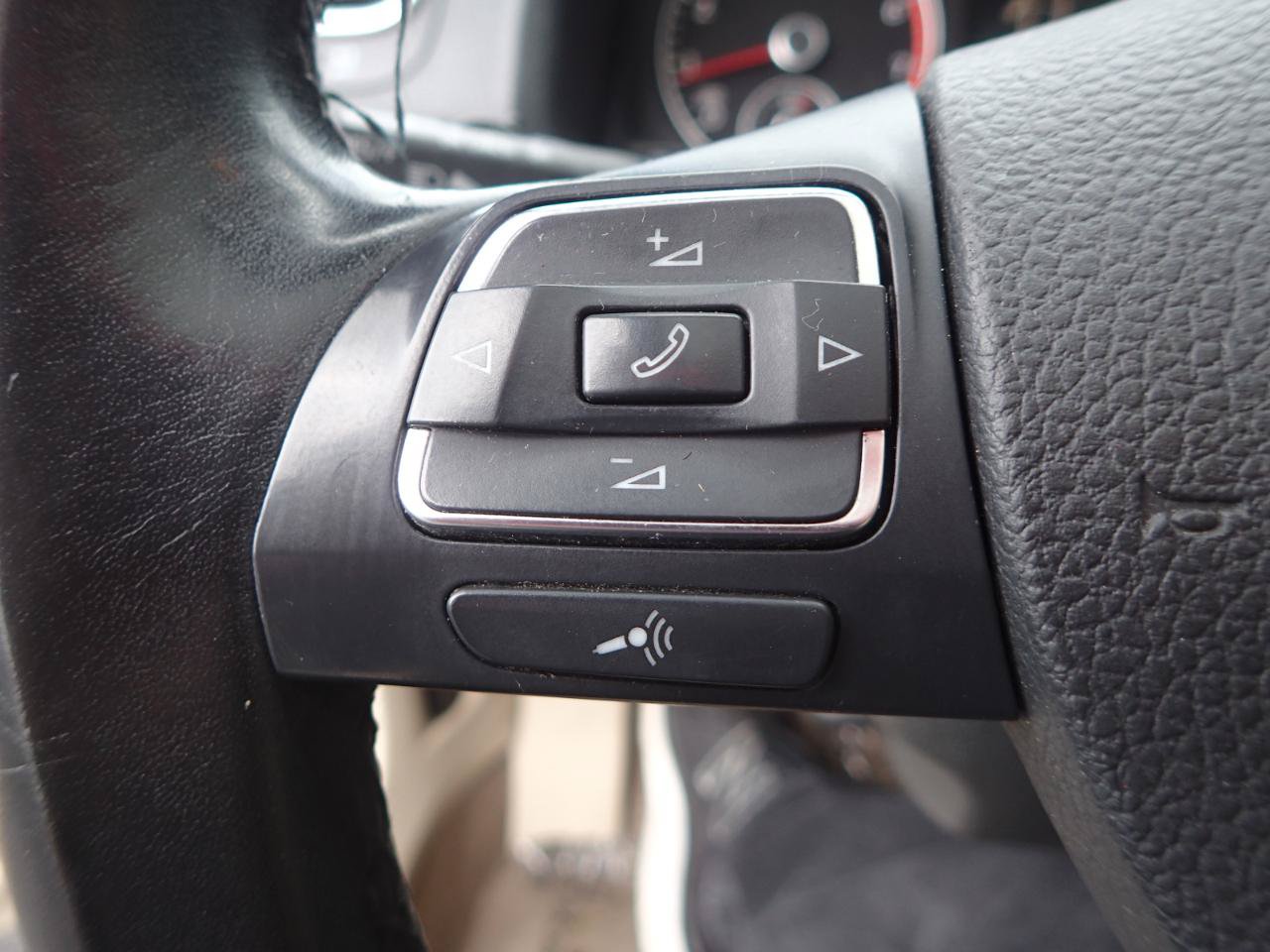 Used 2010 Volkswagen Eos Lux FWD image 21